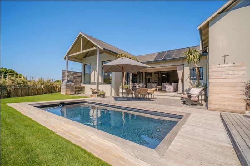 4 Bedroom Property for Sale in Lake Michelle Western Cape